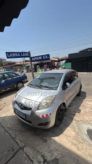 Toyota Vitz 1.3 FWD 3dr 2010 Gray