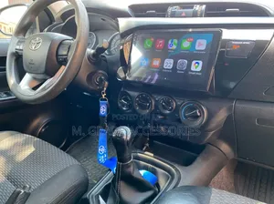 Toyota Hilux OEM Android Player – QLED, Wireless CarPlay & 4K Video