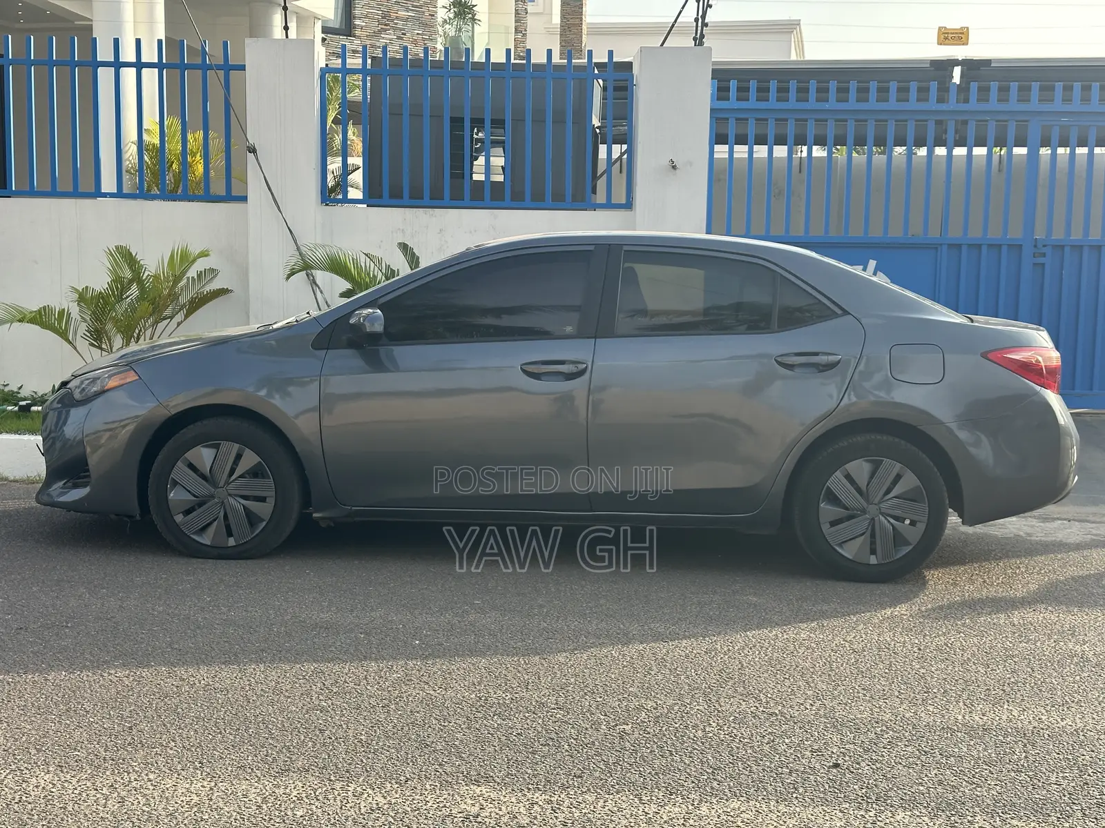 Toyota Corolla LE ECO 4dr Sedan (1.8L 4cyl CVT) 2017 Gray