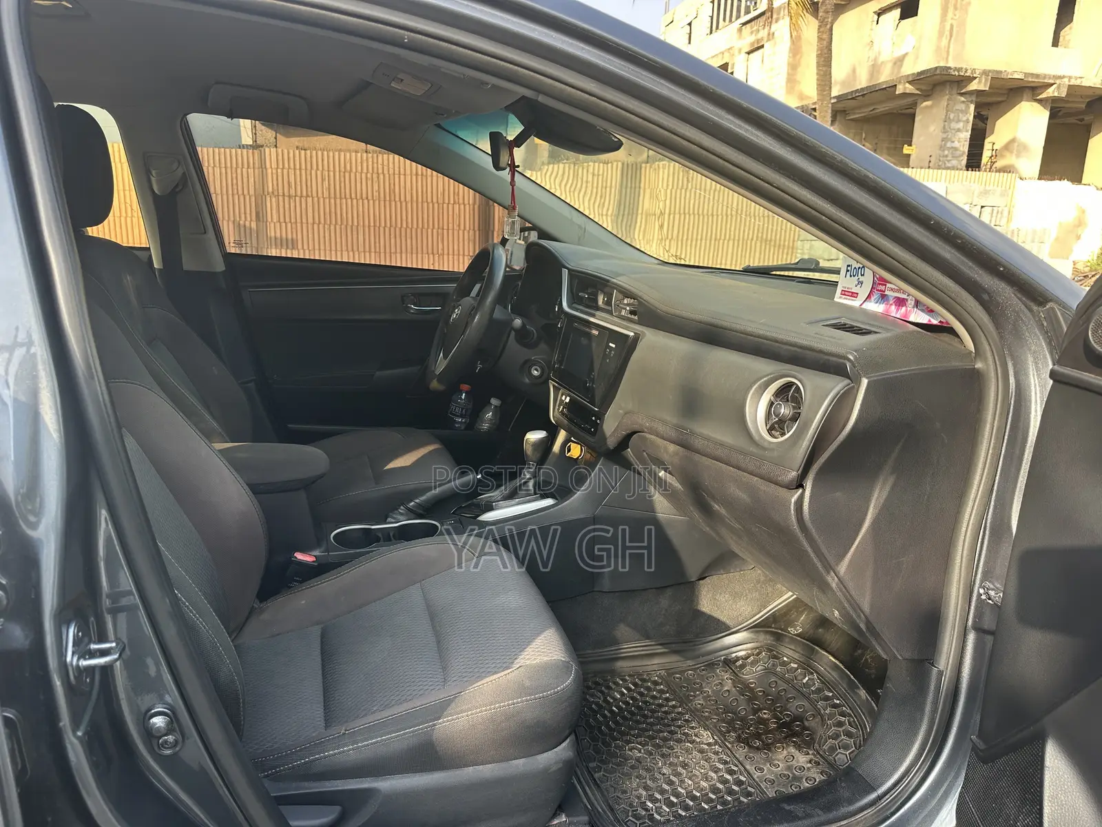 Toyota Corolla LE ECO 4dr Sedan (1.8L 4cyl CVT) 2017 Gray
