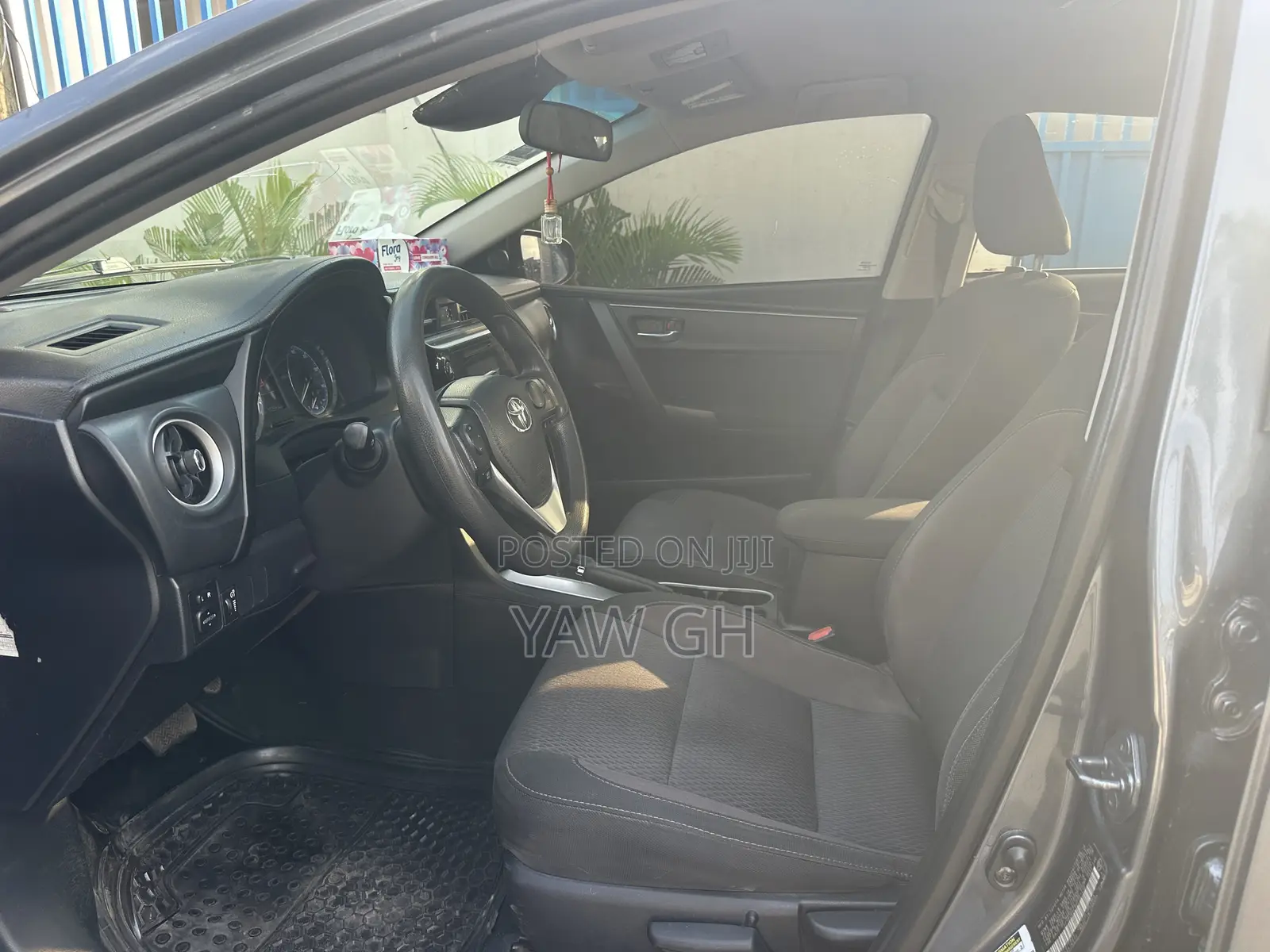 Toyota Corolla LE ECO 4dr Sedan (1.8L 4cyl CVT) 2017 Gray