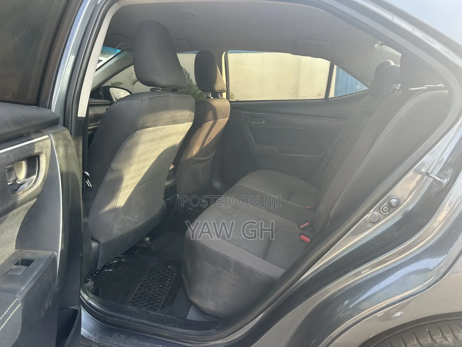 Toyota Corolla LE ECO 4dr Sedan (1.8L 4cyl CVT) 2017 Gray