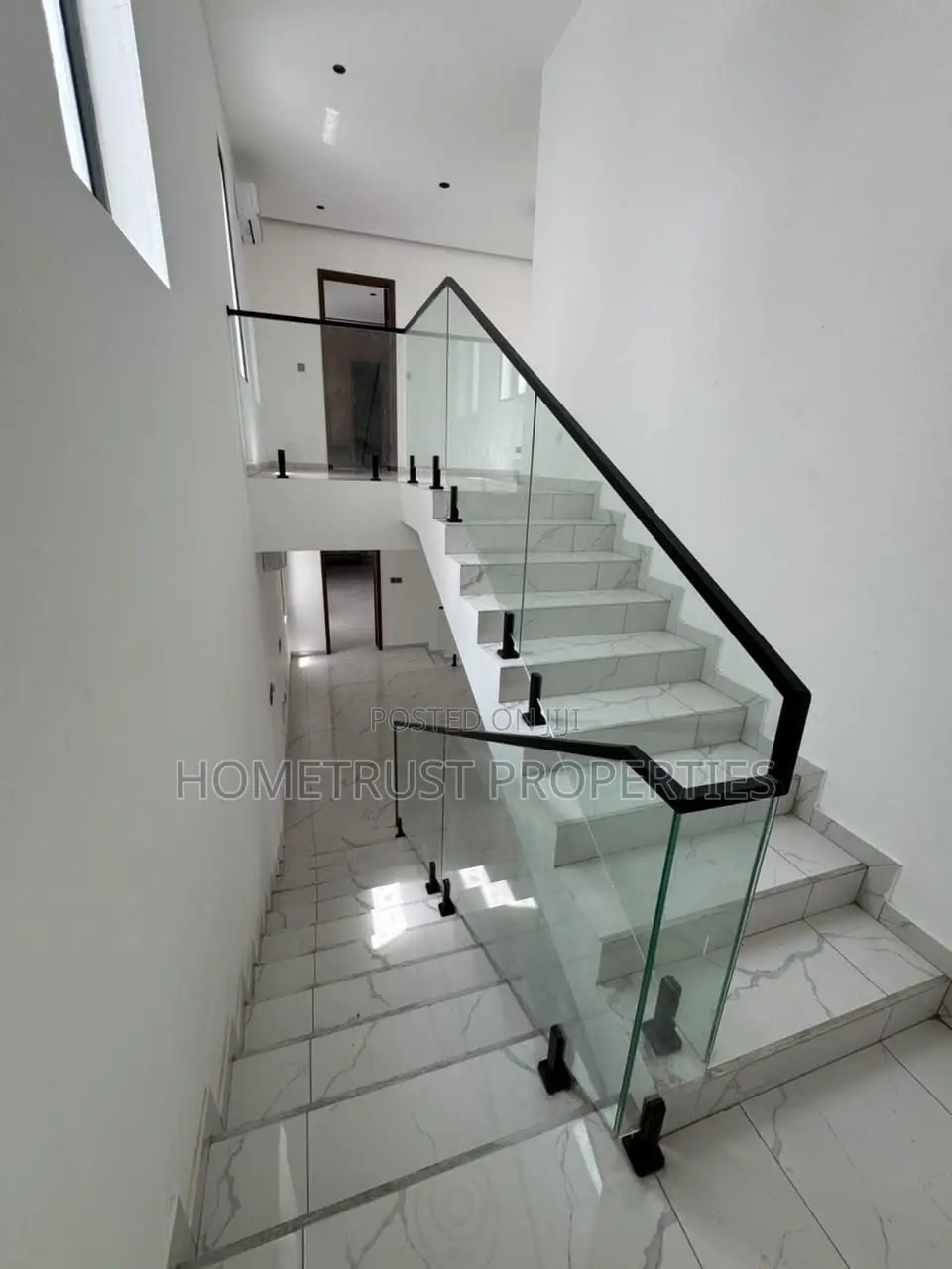 4bdrm Duplex in East Legon for sale