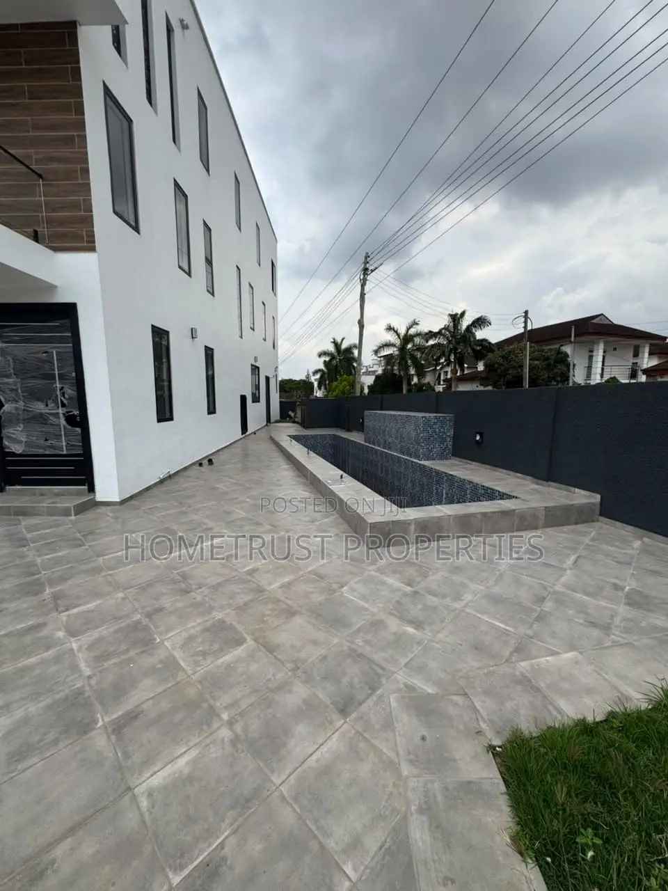 4bdrm Duplex in East Legon for sale