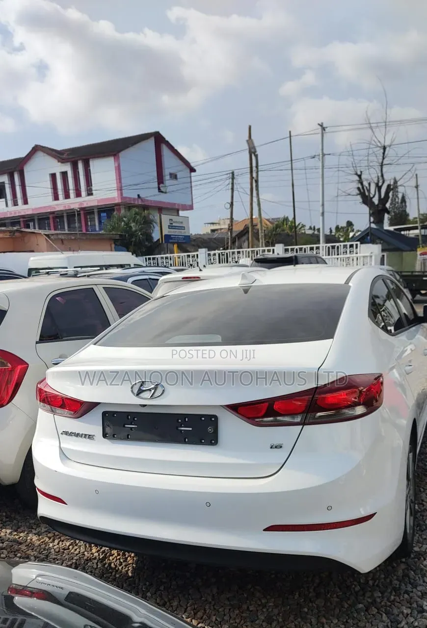 Hyundai Avante 2018 White