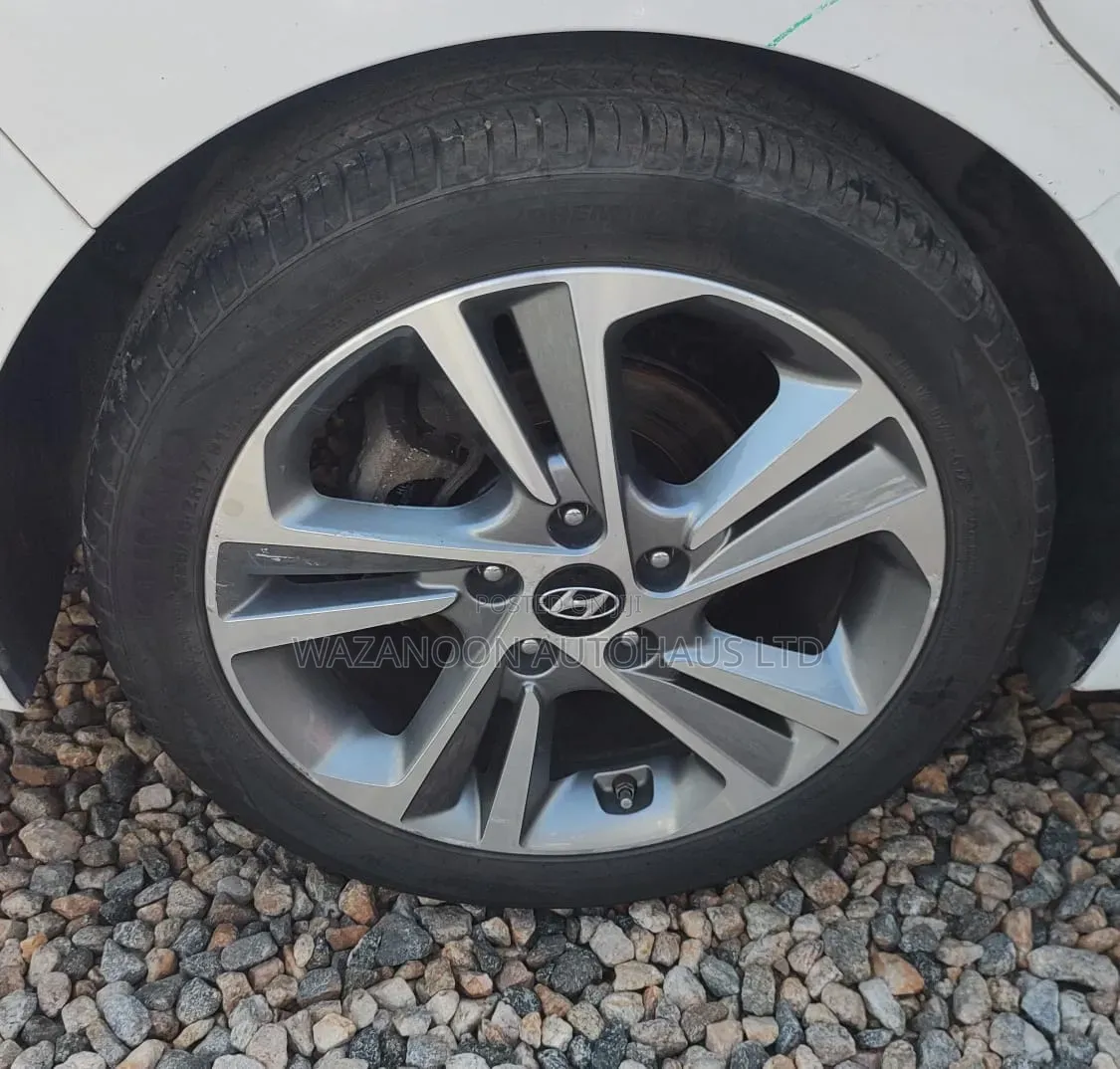 Hyundai Avante 2018 White