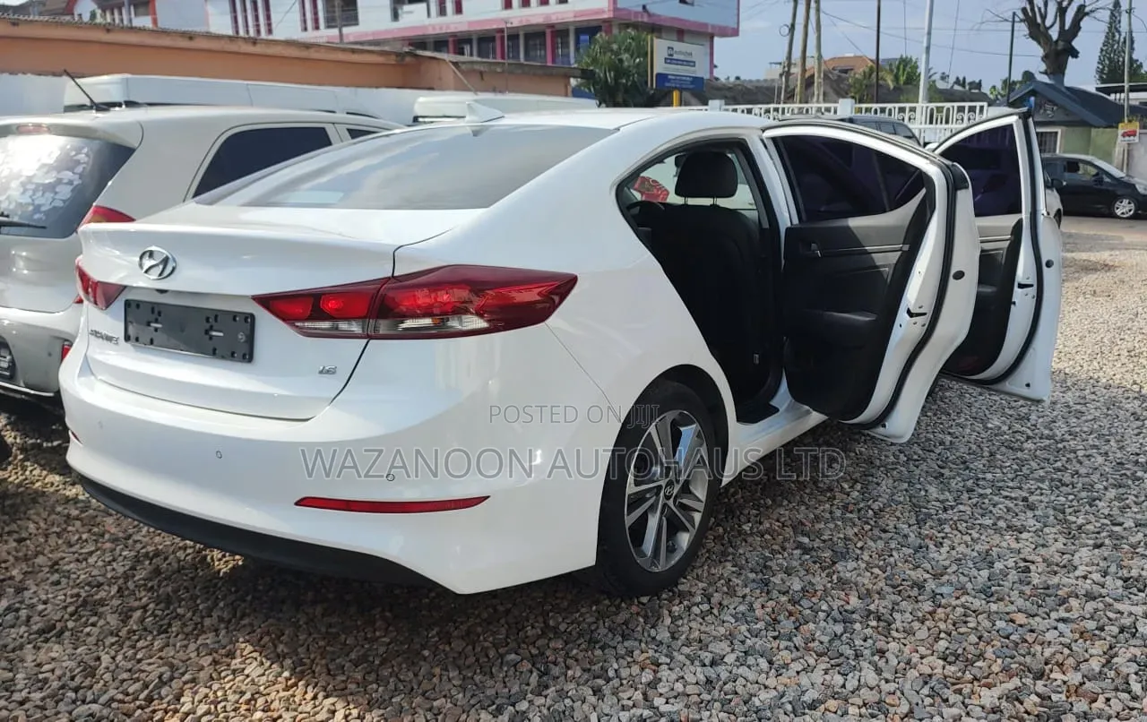 Hyundai Avante 2018 White