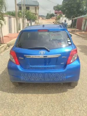 Toyota Vitz 1.3 FWD 5dr 2012 Blue