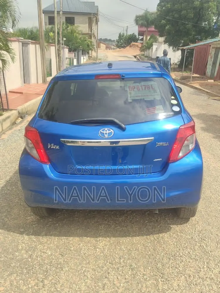 Toyota Vitz 1.3 FWD 5dr 2012 Blue