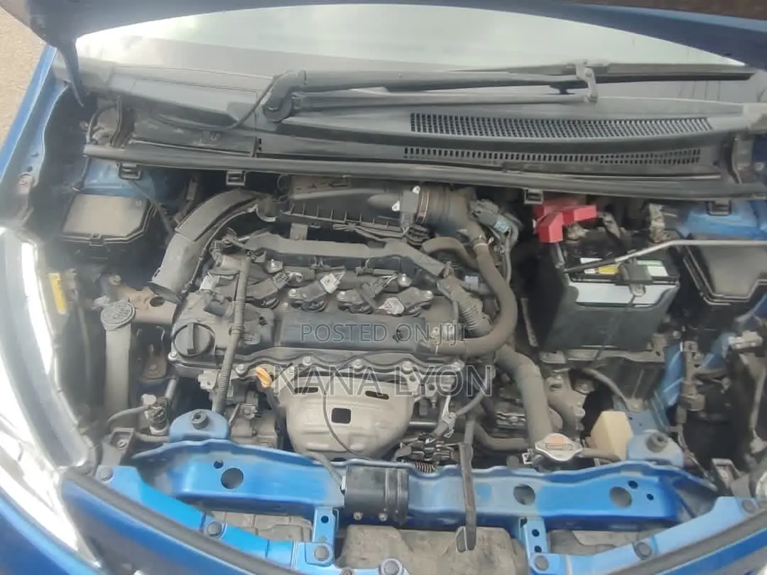 Toyota Vitz 1.3 FWD 5dr 2012 Blue
