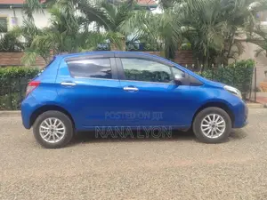 Toyota Vitz 1.3 FWD 5dr 2012 Blue