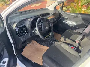 Toyota Vitz 1.3 FWD 5dr 2017 White