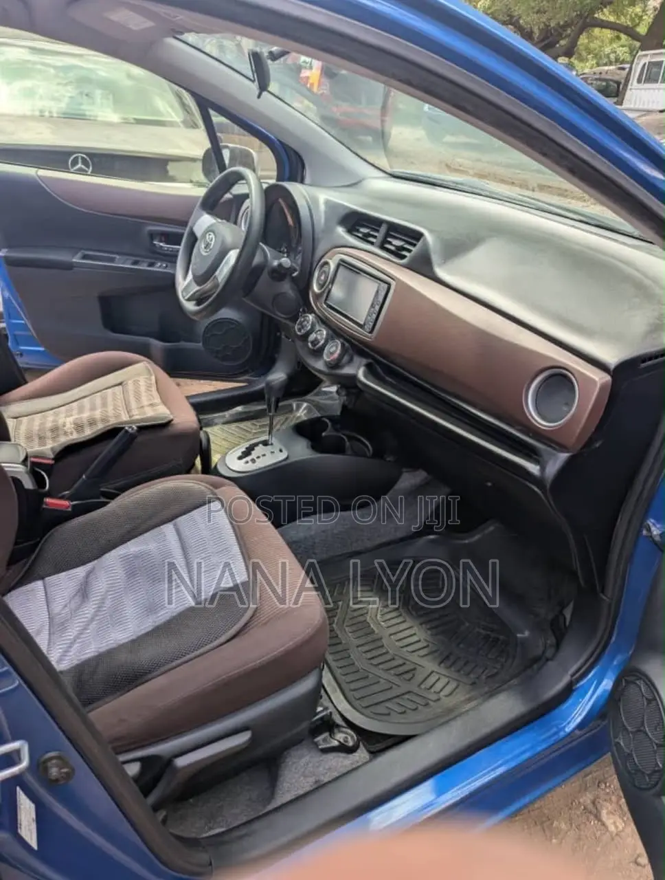 Toyota Vitz 1.3 FWD 5dr 2012 Blue
