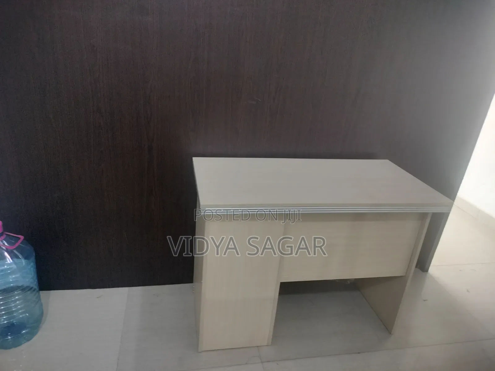 Deask Top Table