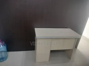 Deask Top Table