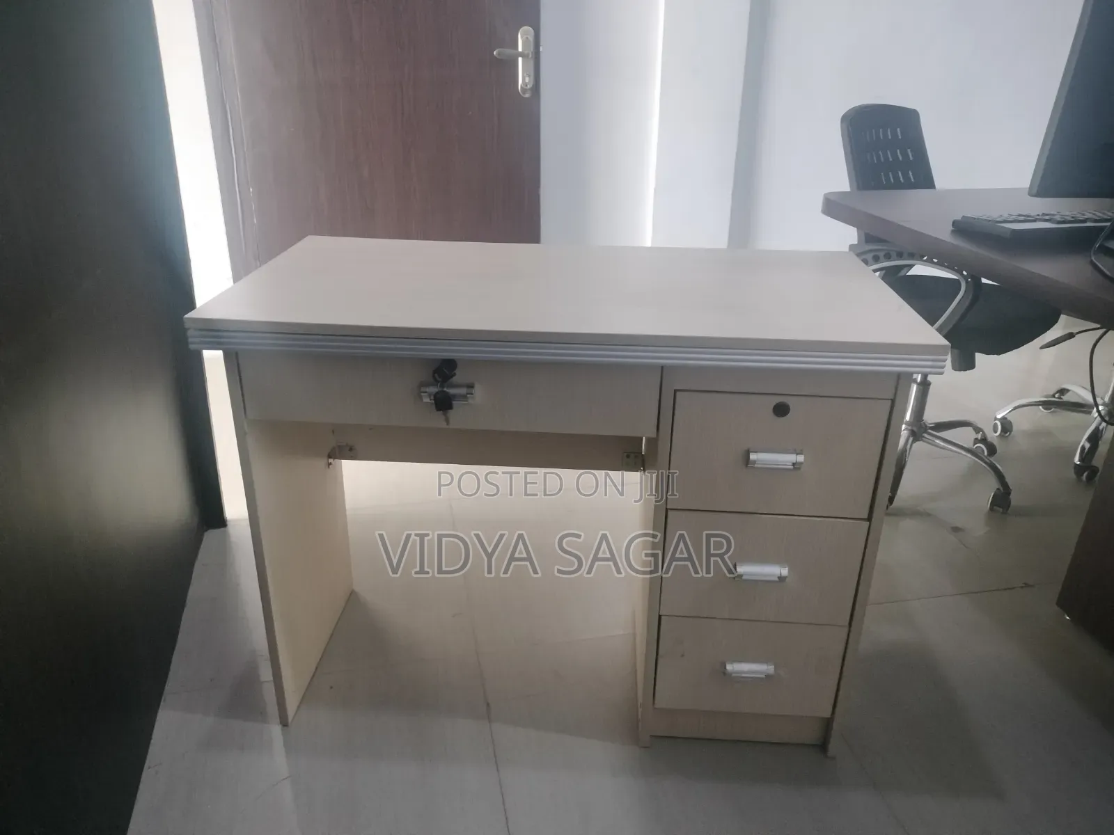 Deask Top Table
