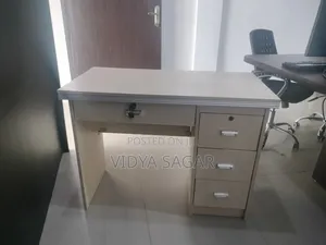 Deask Top Table