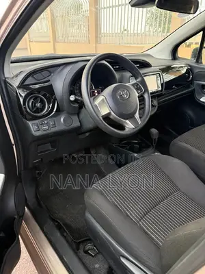 Toyota Vitz 1.3 FWD 5dr 2015 Beige