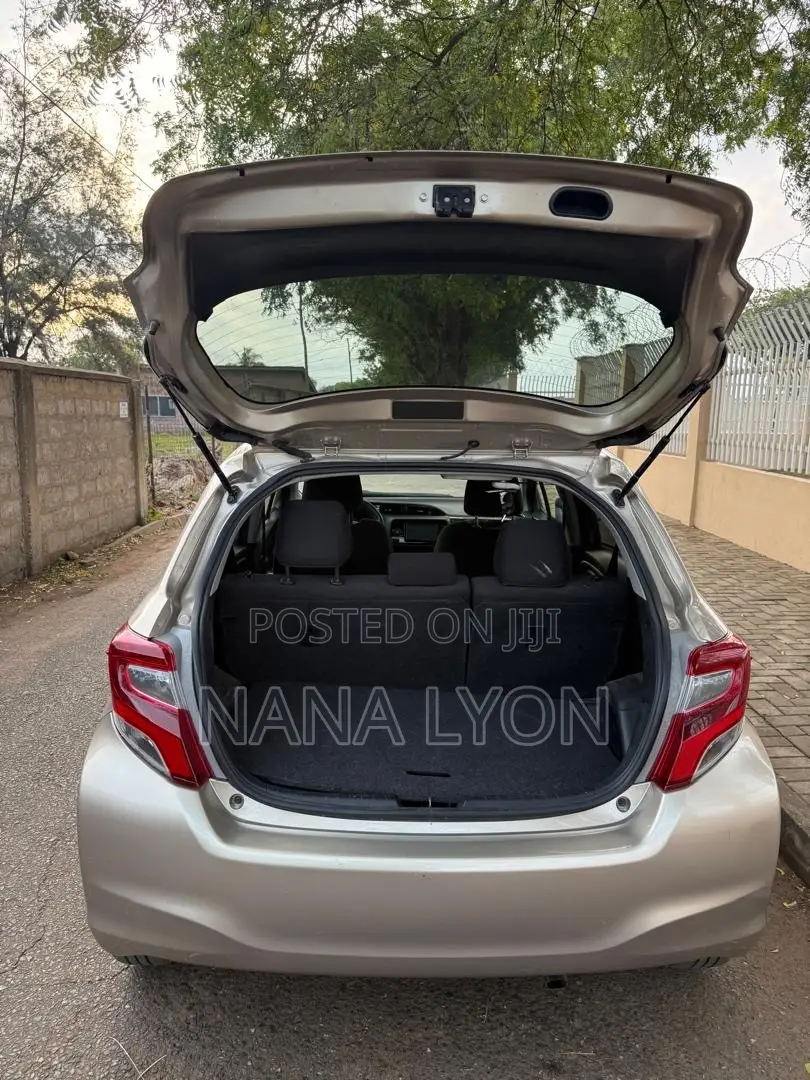 Toyota Vitz 1.3 FWD 5dr 2015 Beige