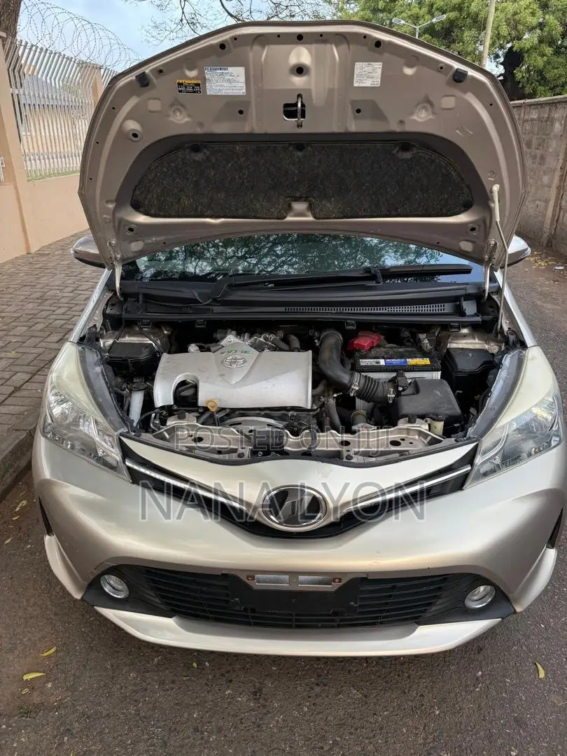 Toyota Vitz 1.3 FWD 5dr 2015 Beige