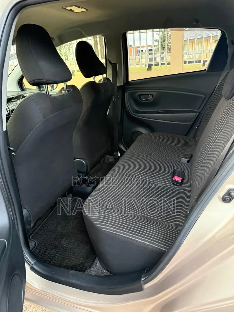 Toyota Vitz 1.3 FWD 5dr 2015 Beige
