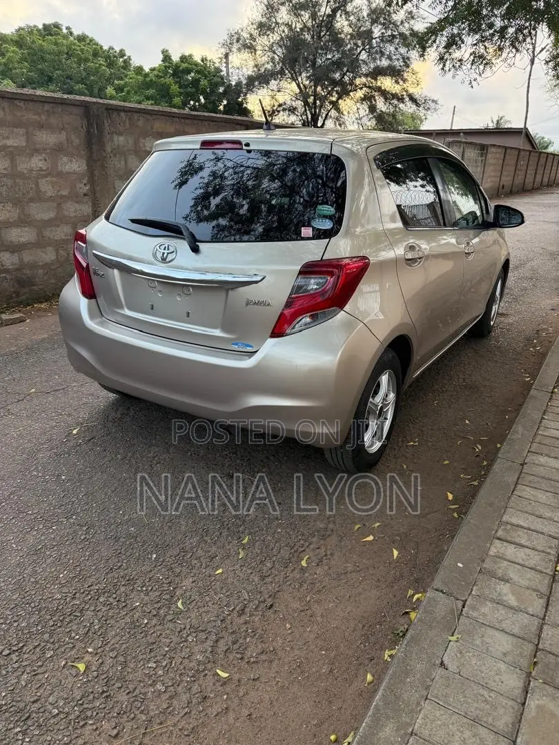 Toyota Vitz 1.3 FWD 5dr 2015 Beige