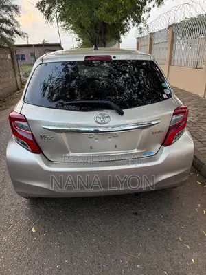 Toyota Vitz 1.3 FWD 5dr 2015 Beige