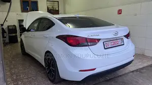 Hyundai Elantra SE Sedan FWD (1.8L 4cyl 6A) 2016 White