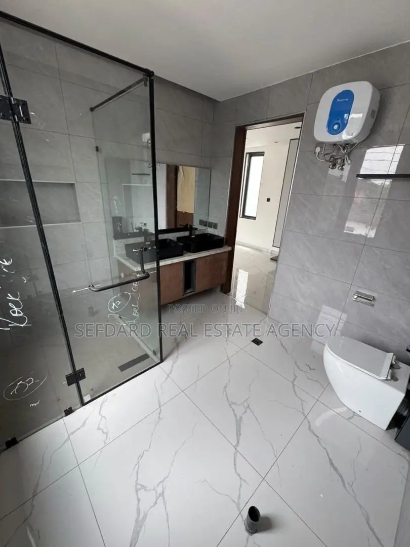 4bdrm House in Sefdard Properties, East Legon for sale
