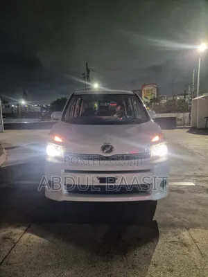 Toyota Voxy V 4WD 7-Seater 2013 White