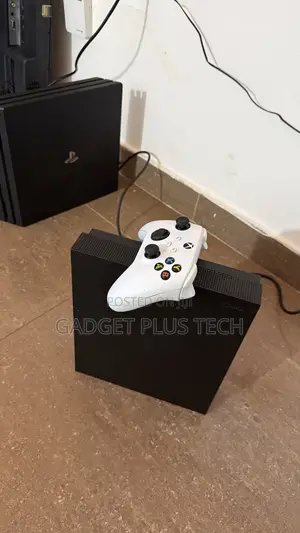 Xbox One X 1TB Storage 1 Xbox One X Pad
