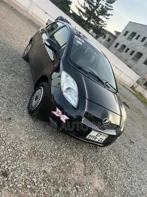 Toyota Vitz 1.0 FWD 5dr 2010 Black
