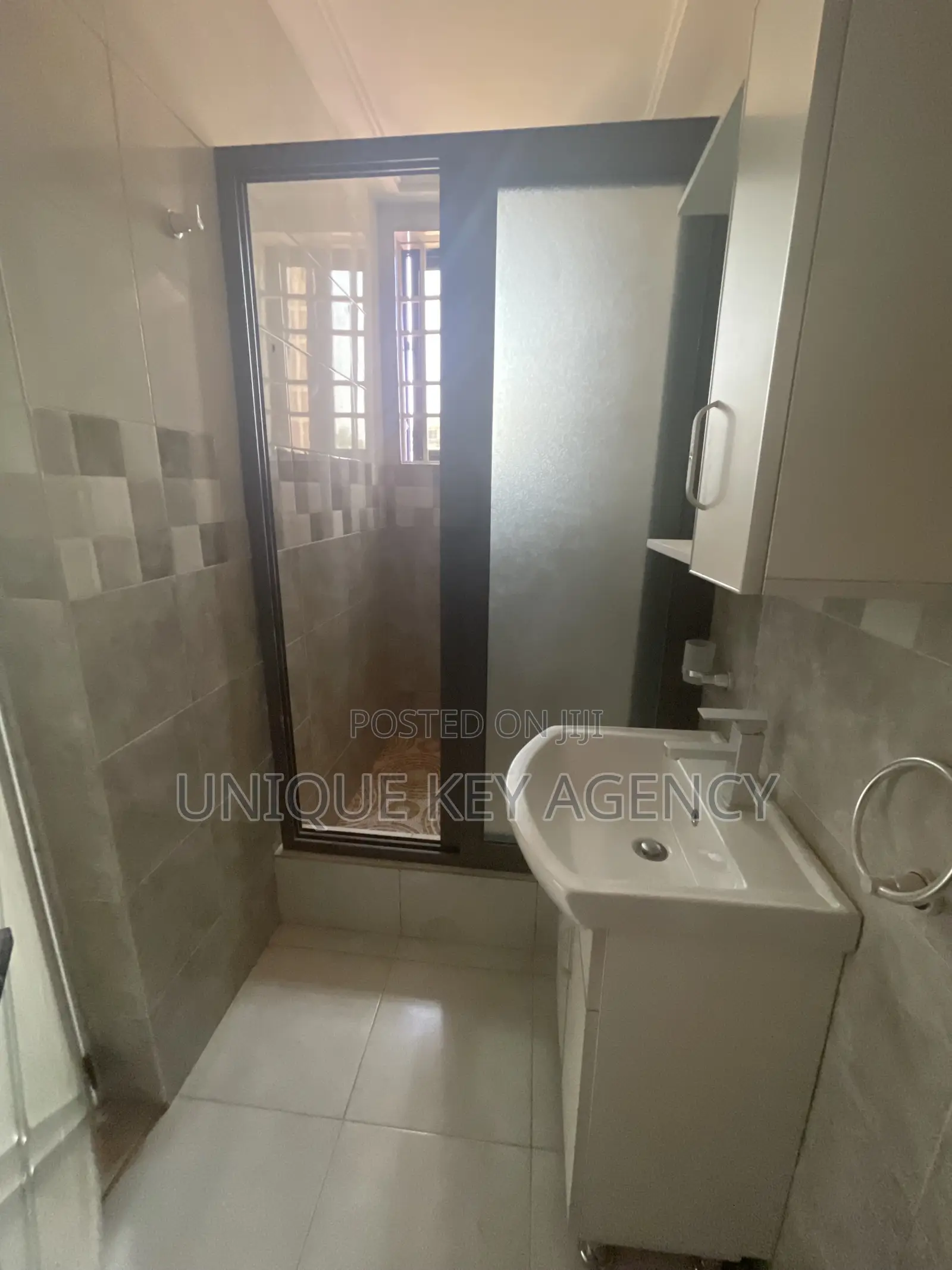 3bdrm Apartment in Unique Key Agency, Haatso for rent