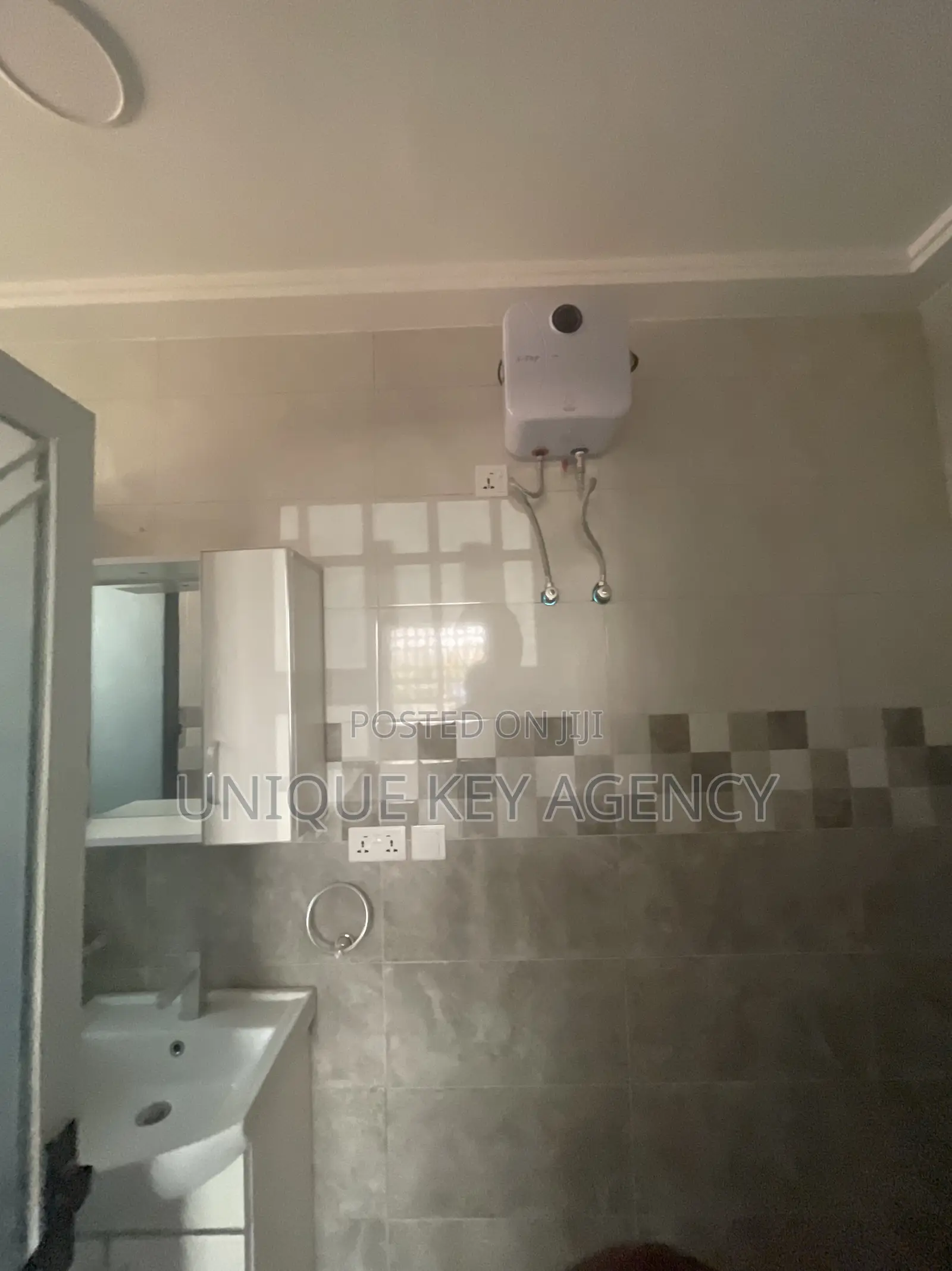 3bdrm Apartment in Unique Key Agency, Haatso for rent