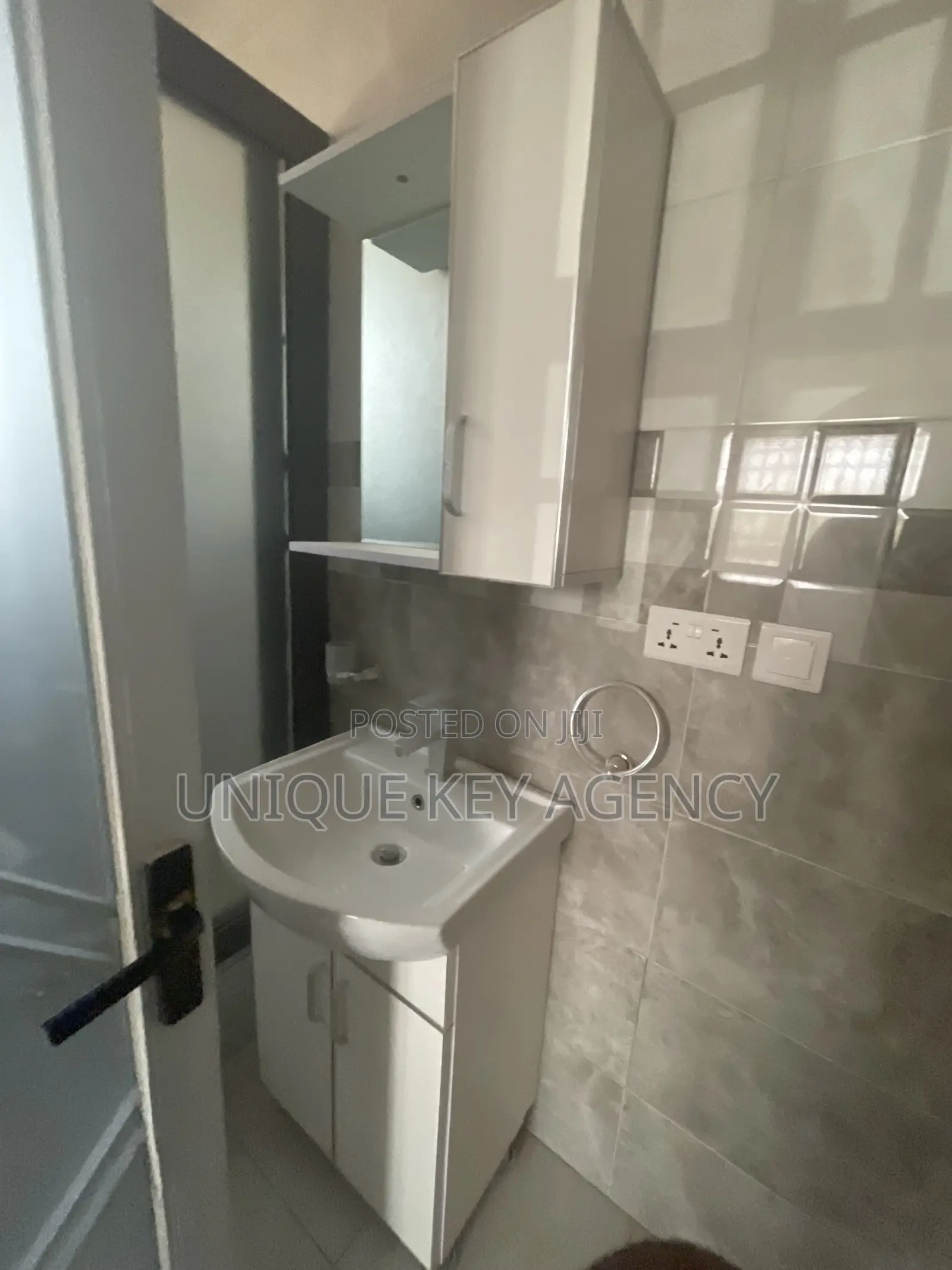 3bdrm Apartment in Unique Key Agency, Haatso for rent