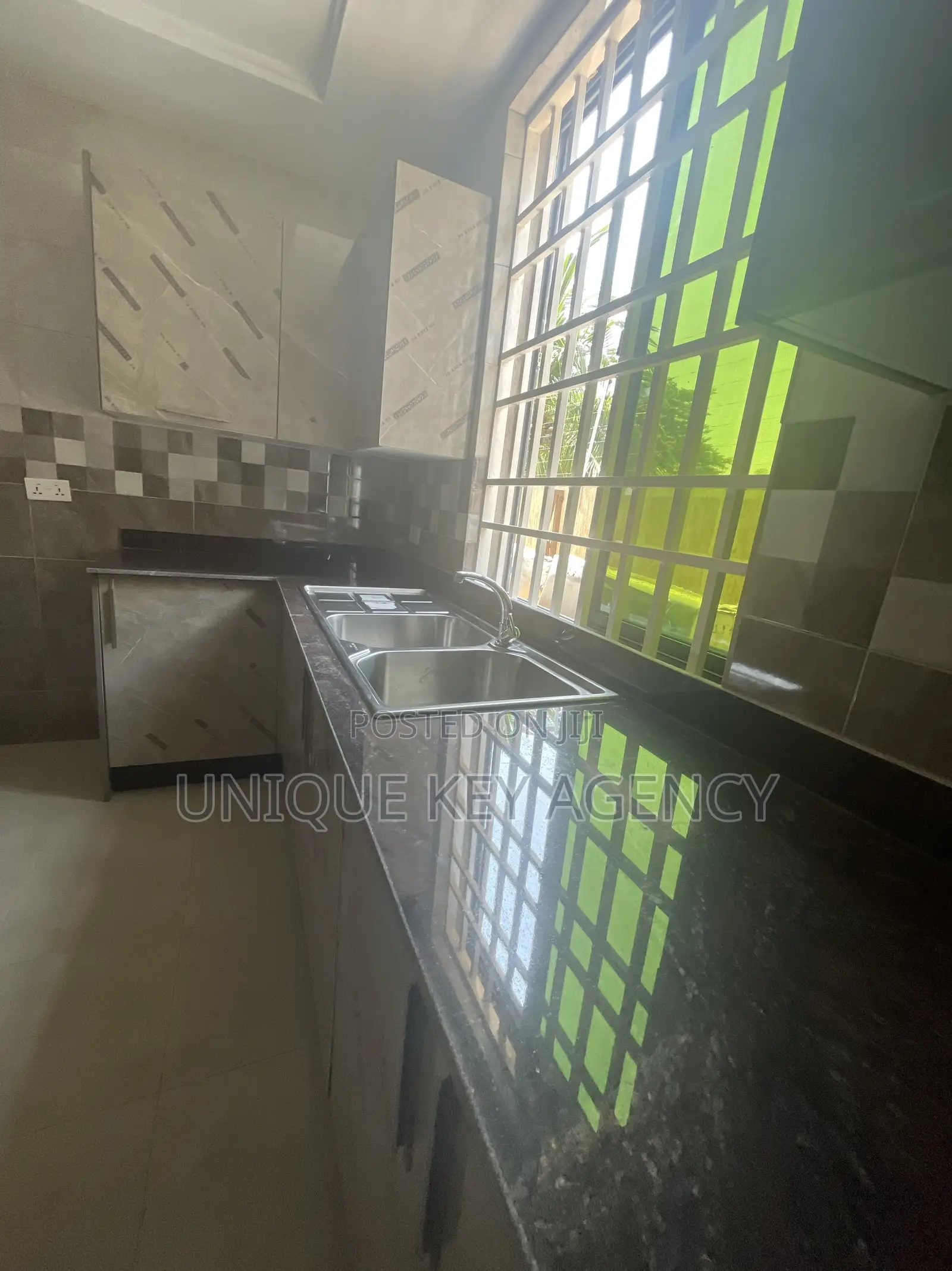 3bdrm Apartment in Unique Key Agency, Haatso for rent