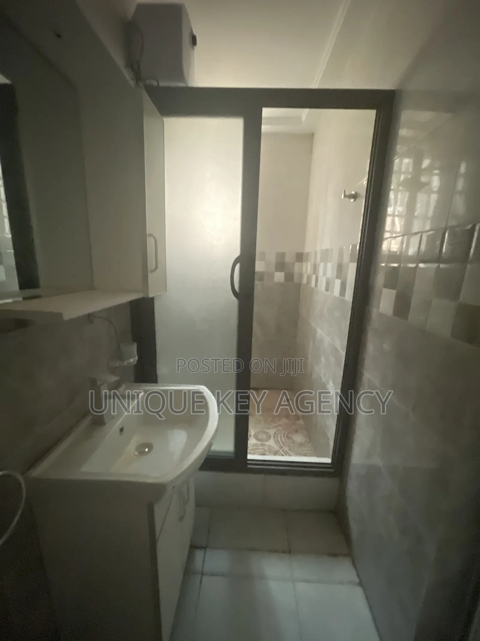 3bdrm Apartment in Unique Key Agency, Haatso for rent