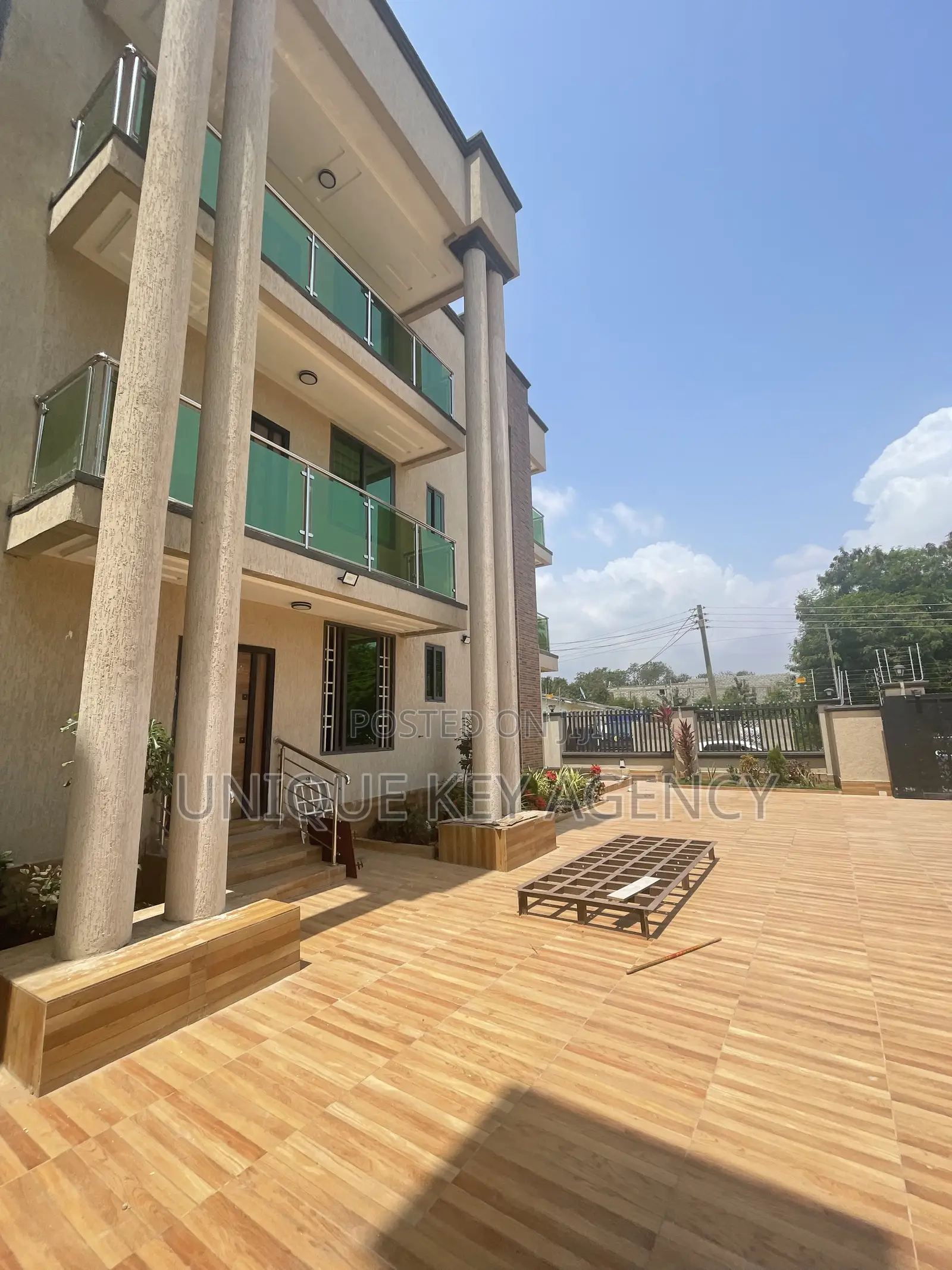 3bdrm Apartment in Unique Key Agency, Haatso for rent