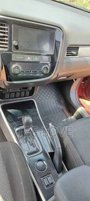 Mitsubishi Outlander SE FWD 2017 Red