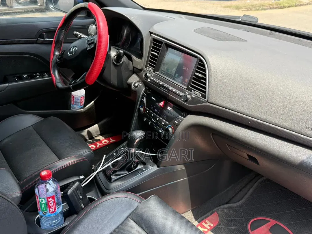 Hyundai Elantra Sport Sedan FWD (1.6L 4cyl 6M) 2017 Blue