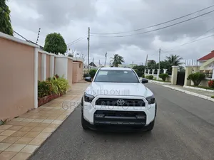 Toyota 4-Runner SR5 4WD 2025 White