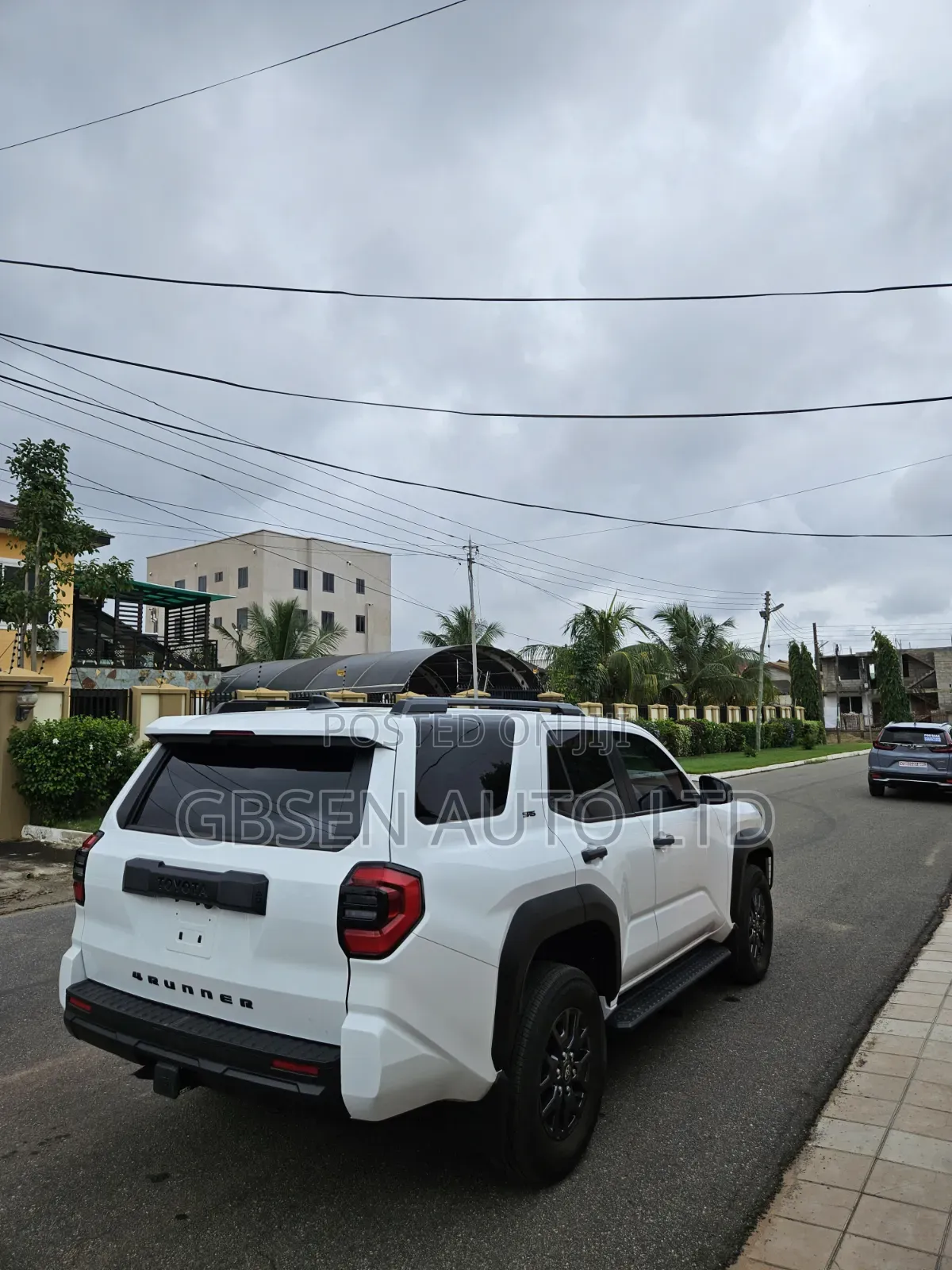 Toyota 4-Runner SR5 4WD 2025 White
