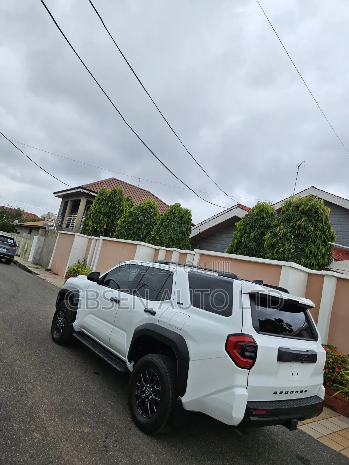Toyota 4-Runner SR5 4WD 2025 White