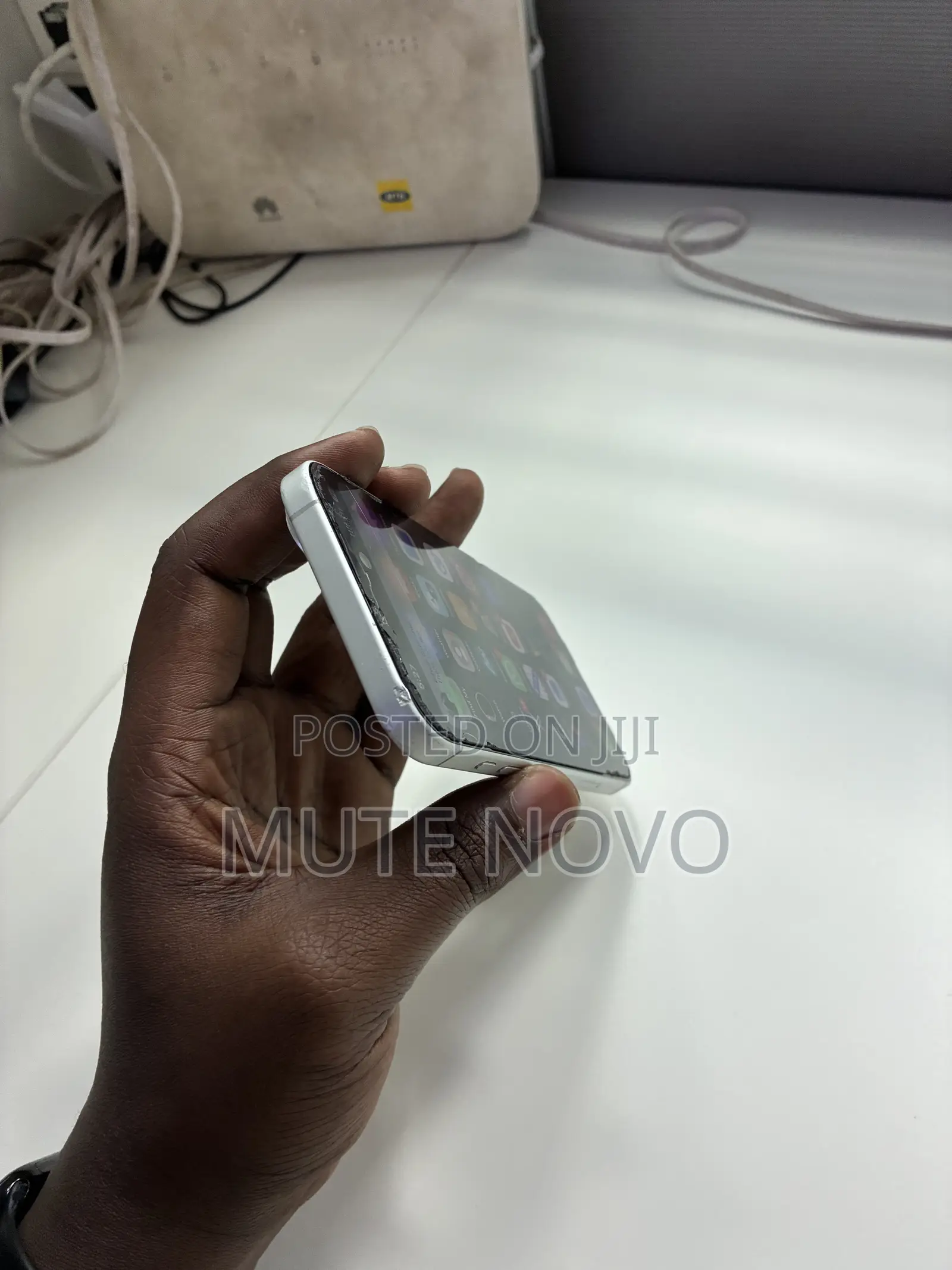 Apple iPhone 16 128 GB White