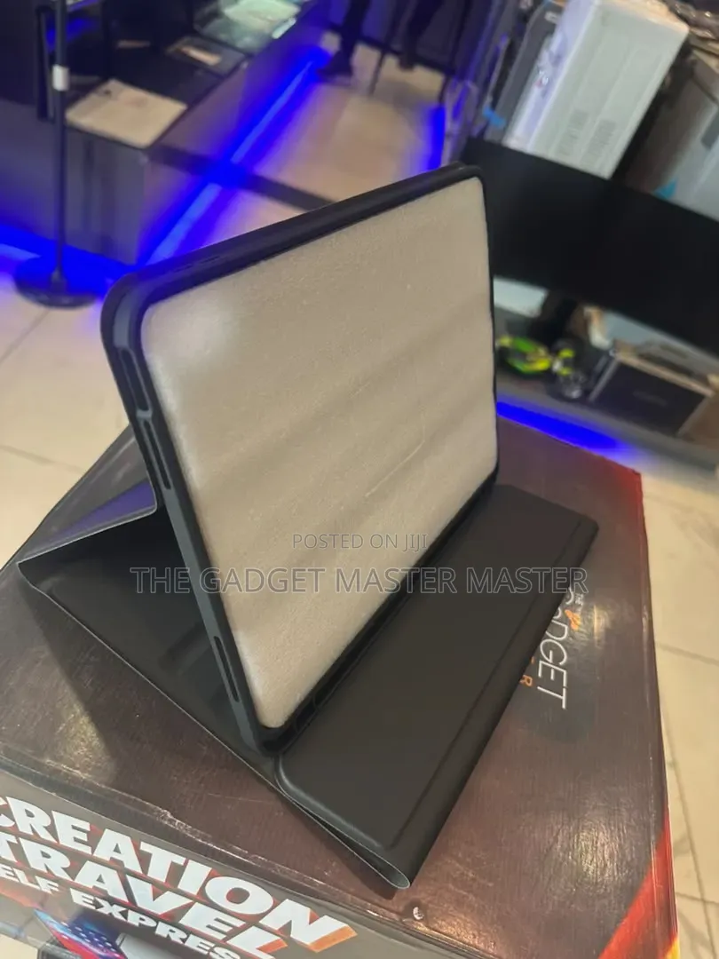 Apple iPad 10th Gen / A16 10.9" Folio Case