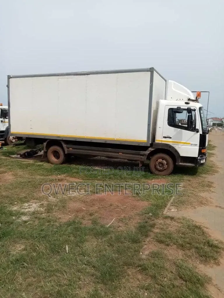 Benz Cargo Truck for Rental, Haulage & Goods Transportation
