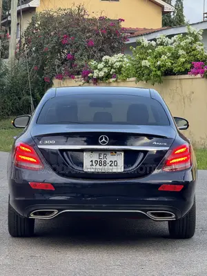 Mercedes-Benz C300 Luxury Sedan RWD (2.0L 4cyl 7A) 2017 Blue
