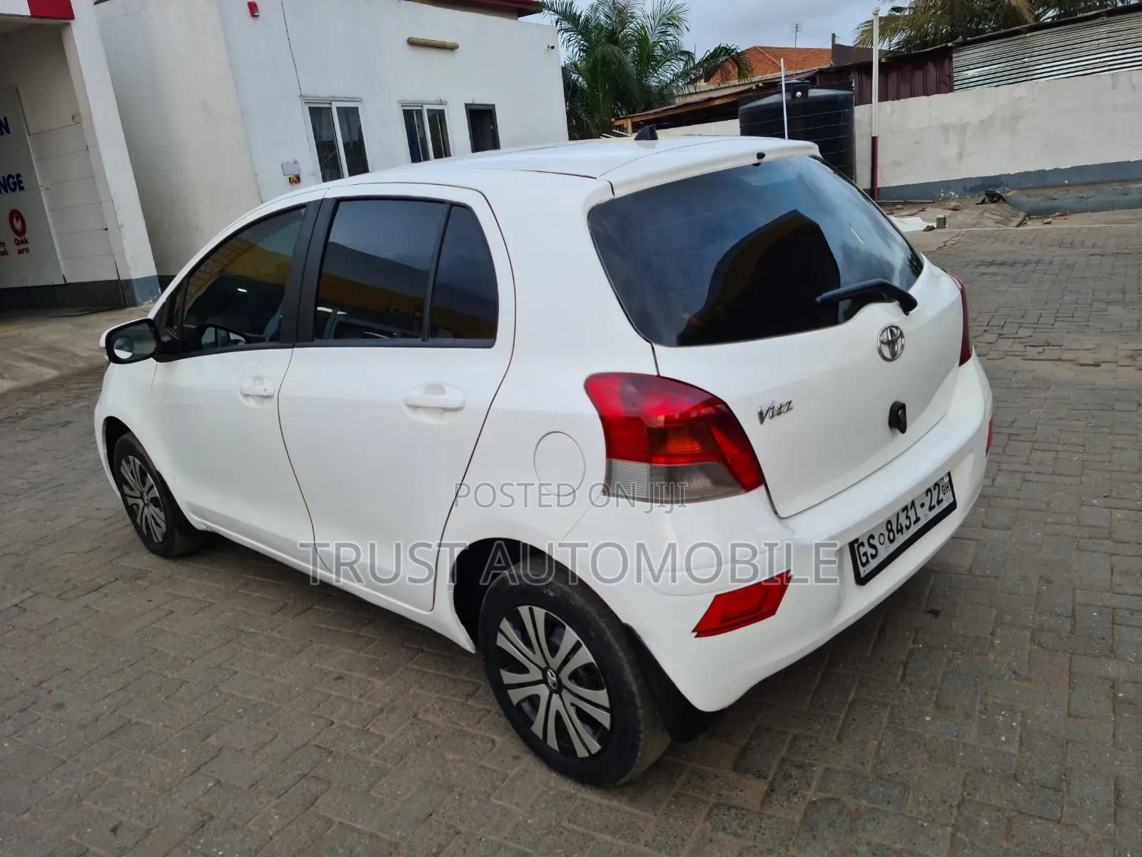 Toyota Vitz 2009 Off white