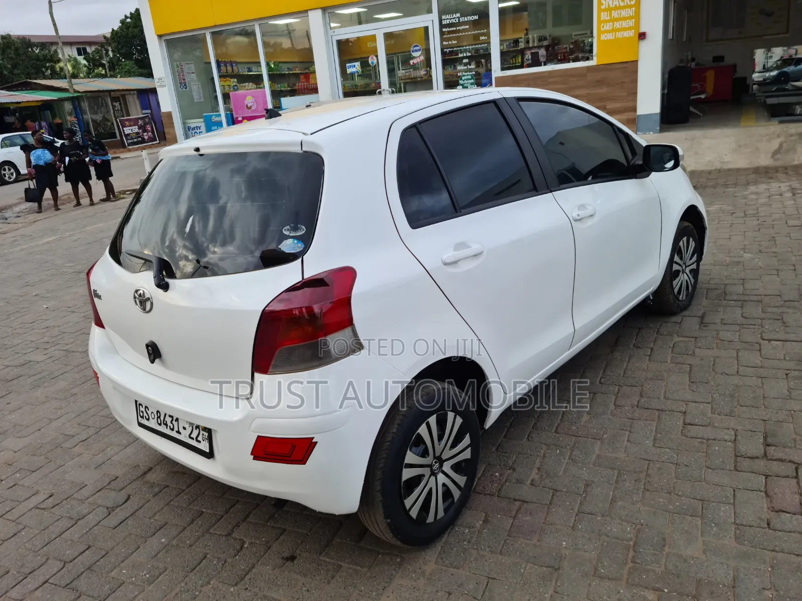 Toyota Vitz 2009 Off white