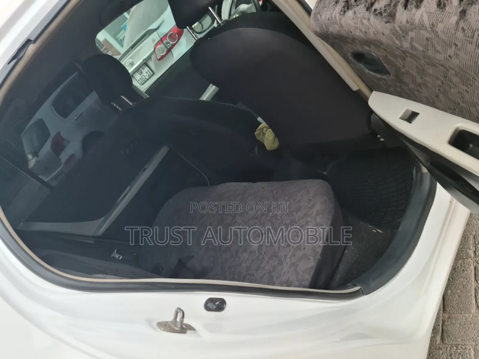 Toyota Vitz 2009 Off white